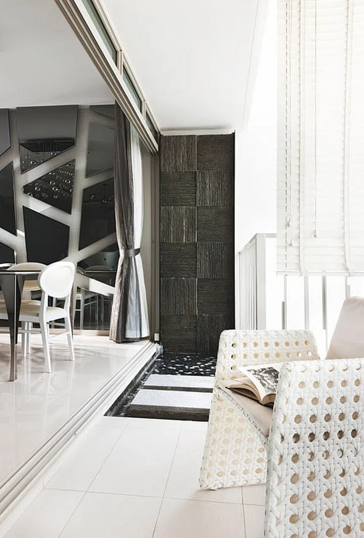 At first glance, the entire apartment looks like a pristine snowscape. Closer inspection, however, reveals subtle differences in the textures of the furnishings and feature walls.