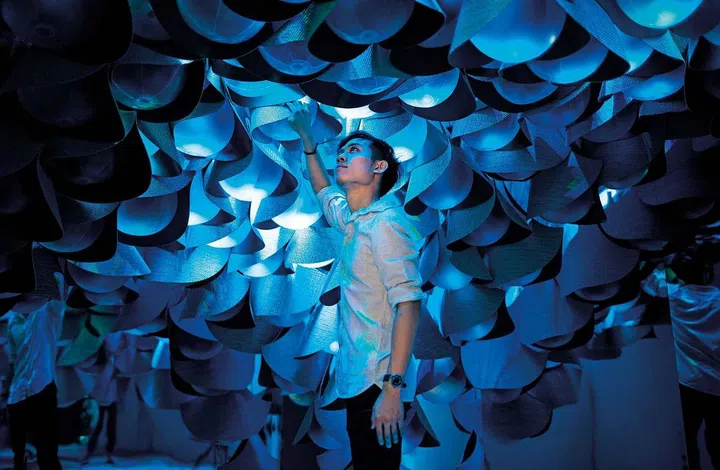 Bolon’s tile swatches combine to create the look of a shimmering oceanscape at the Engulf installation.