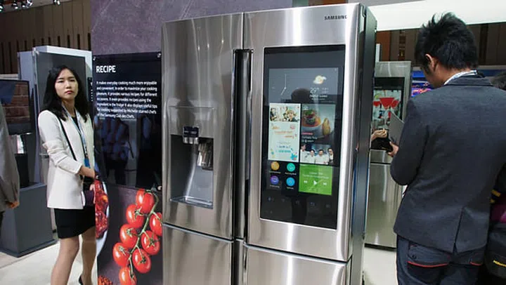 Samsung home appliances, fridge, refrigerator, TV screen