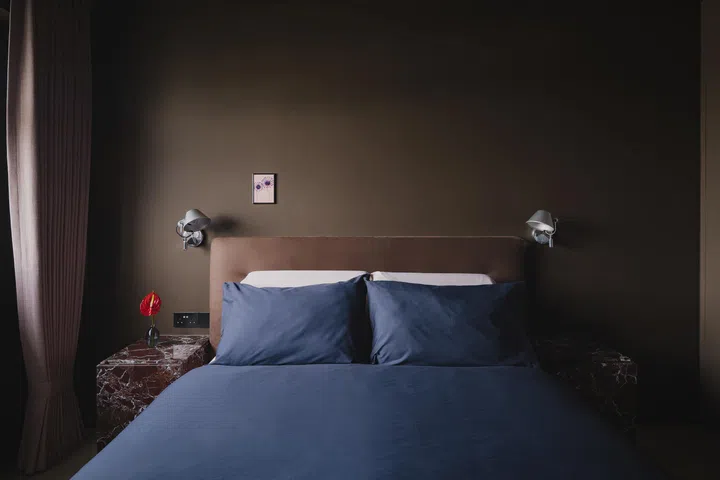 There are blackout curtains in the master bedroom.