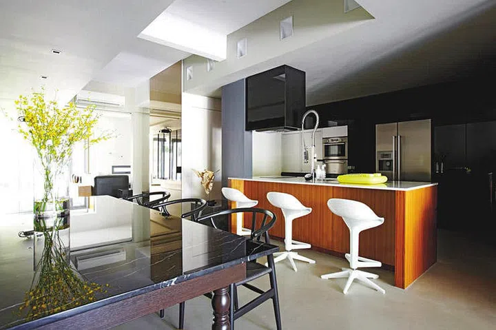 designer furniture, hans wegner, plants, open kitchen