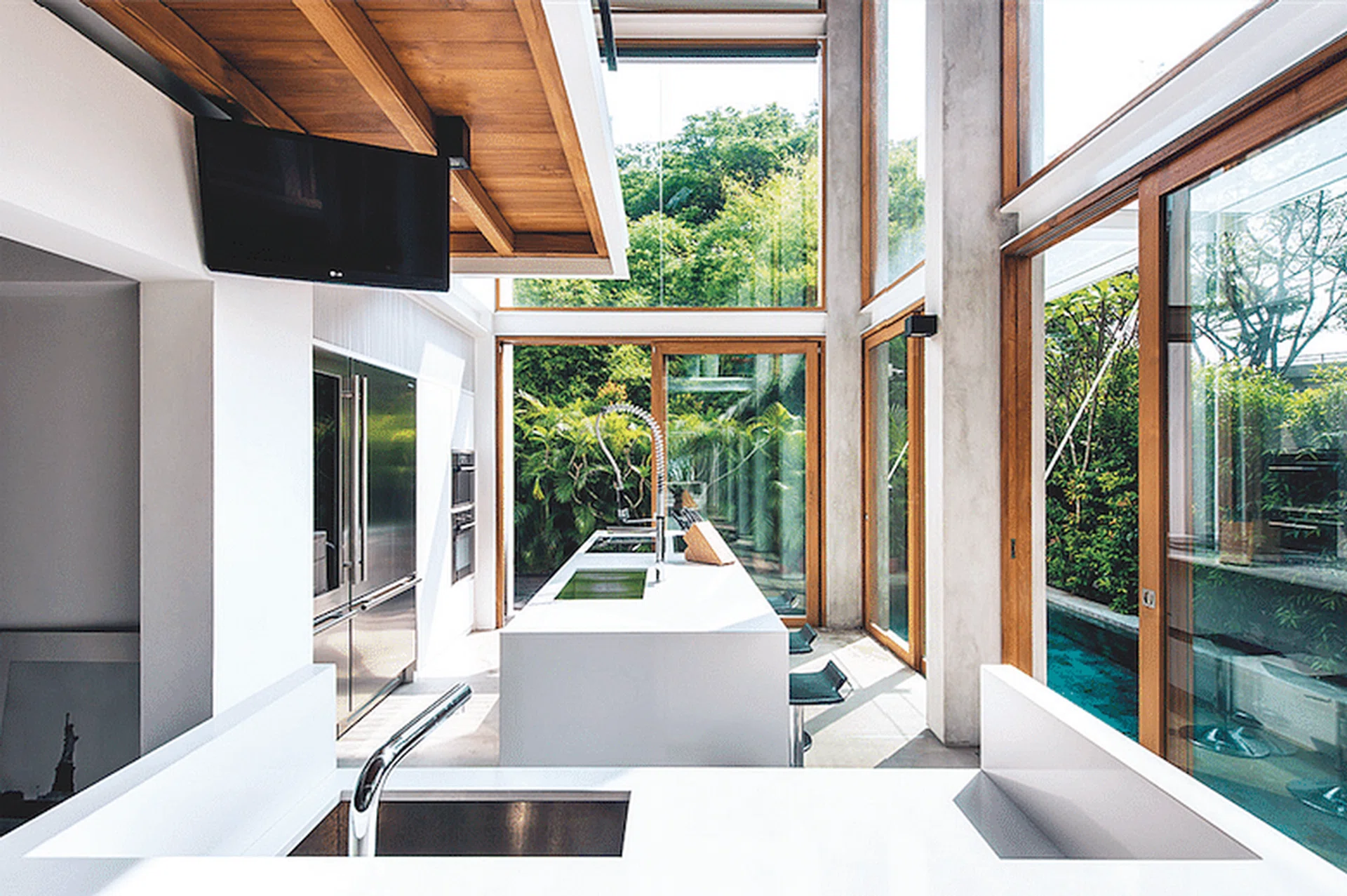 96179-contemporary_tropical_homes_4