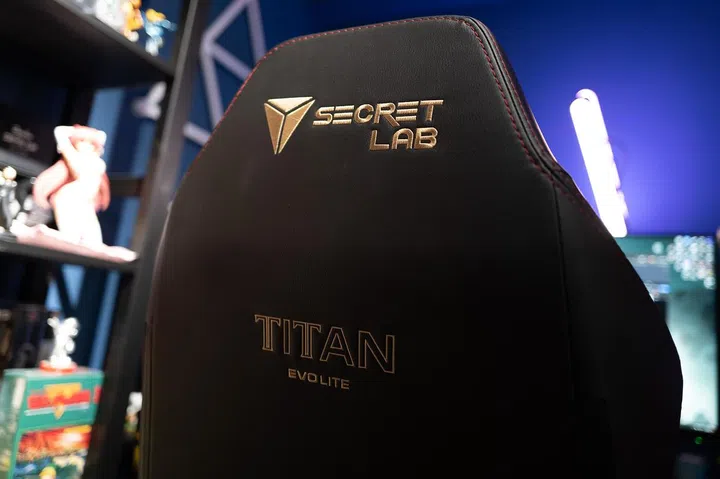 Close up of the Titan Evo logo embroidered on the back of the Secretlab Titan Evo Lite gaming chair.