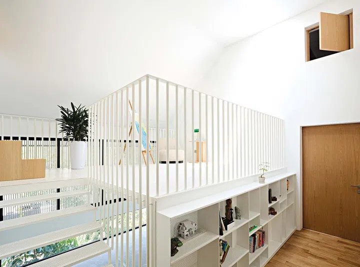 The metal deck allows natural light to filter from the skylight above through the steel perforations
to the spaces below, thereby reducing the need for artificial lighting during the day.