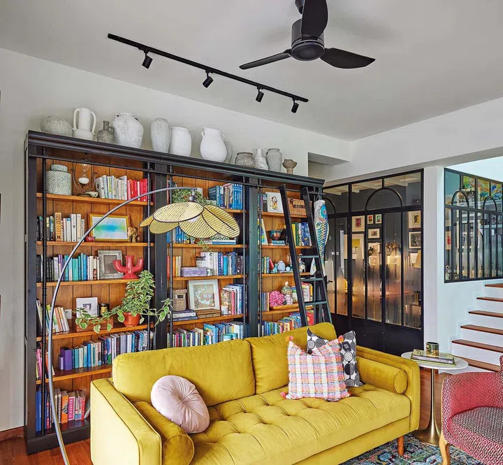 Bookshelves from Taobao in the reading area help to keep the furnishing budget in check without compromising on style.