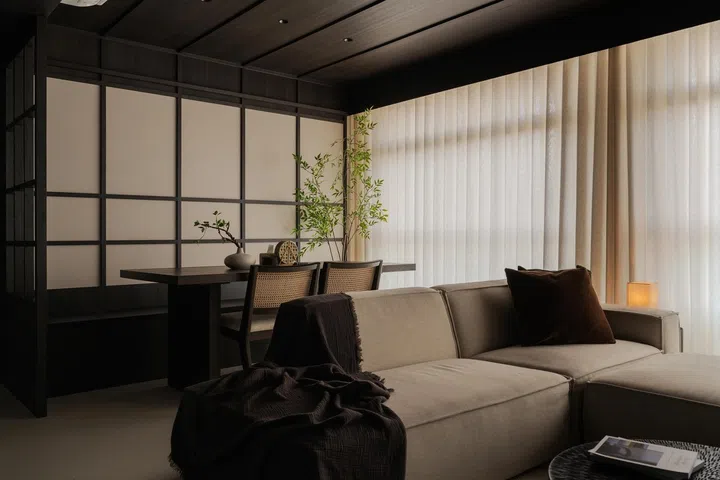 Breaking away from familiar formulas, Si Ling used the home’s communal spaces to establish a design language that was entirely her own.