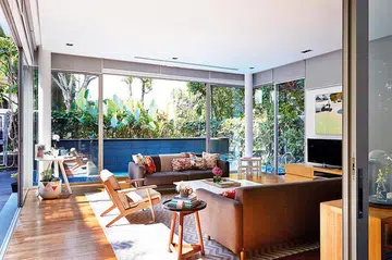 73657-charlie_sitting