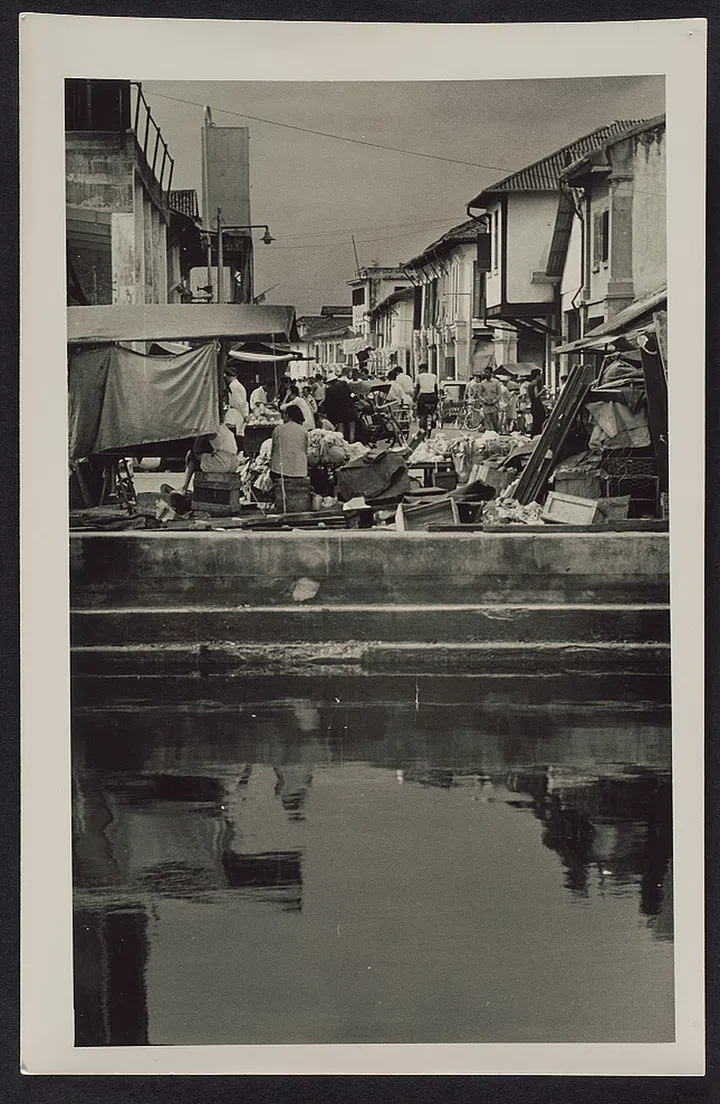 Marketplace along Rochor Canal and Sungei Road. Collection of National Museum of Singapore