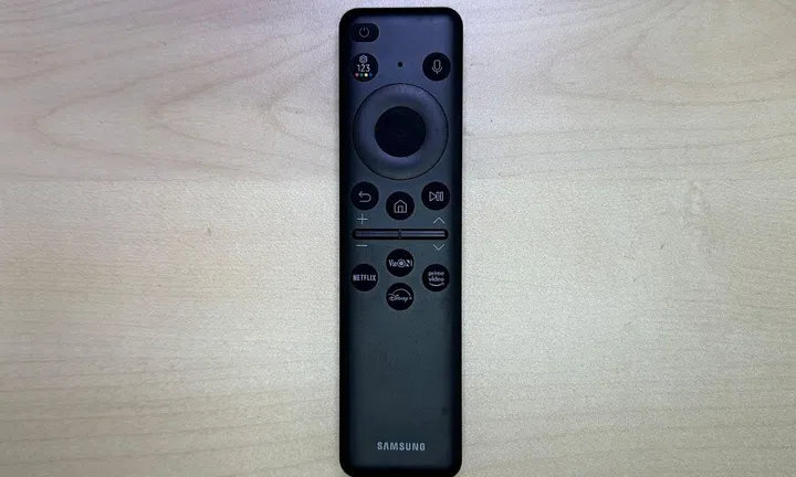 A compact, do-it-all remote for the new 2023 Samsung QN900C 65 inch Neo QLED 8K TV. You would be surprised by its functional versatility, given the limited buttons it has.