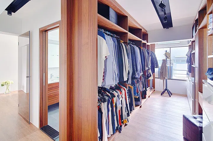 The walk-in wardrobe customised by Mudian was designed to store everything from belts and shoes, to clothes and bags.