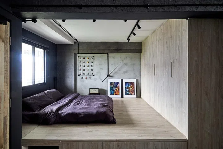 An elevated platform bed with storage space underneath the platform in flight attendant Kenny Shoo’s 3-room HDB flat at Tampines Street 41.