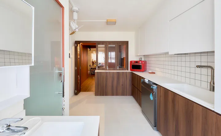 Wet kitchen in a 5-room HDB flat in Yishun, designed by Homely Matters Pte Ltd.