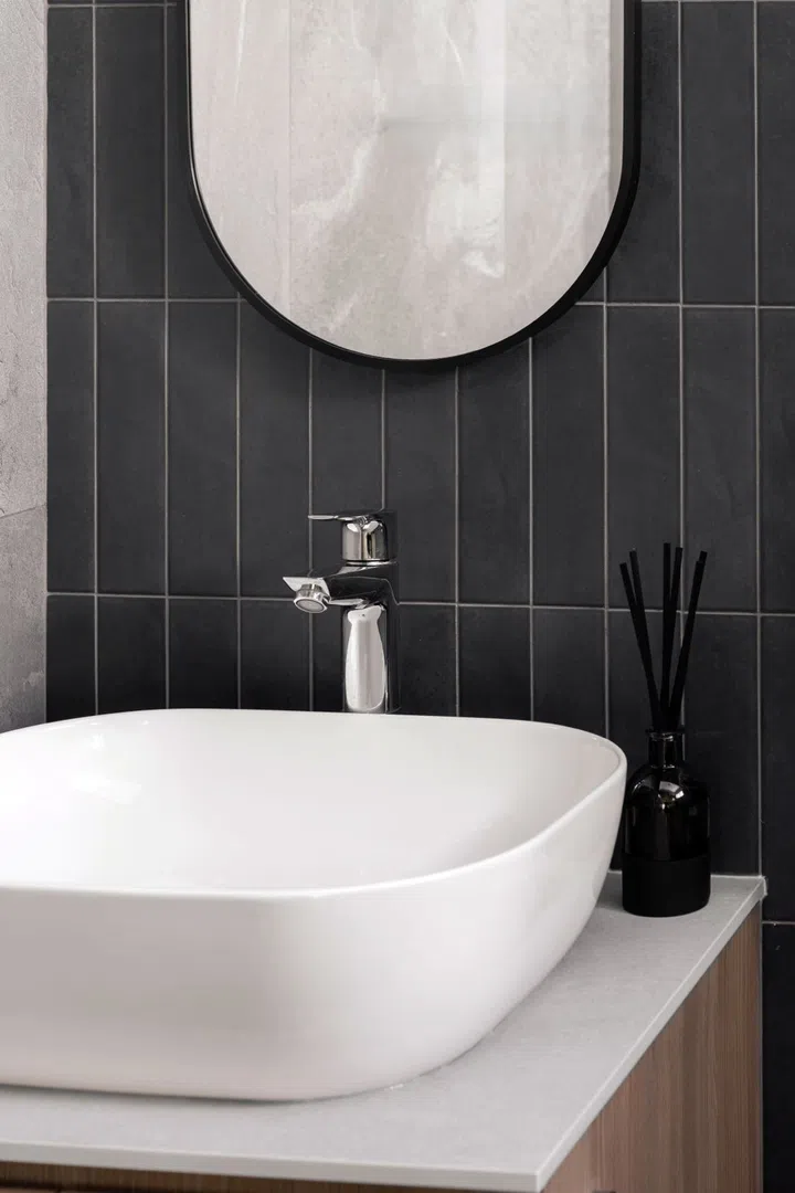 Finishings and textures within the primary en suite. 