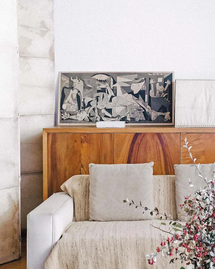 Black and White Interior Design: 16 Ways To Style Monochrome House (Photo Unsplash Julie Kwak)