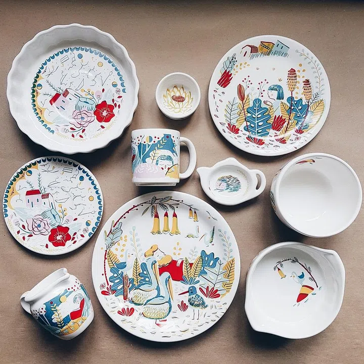 Decor idea: Mismatched tableware using decorative and eclectic crockery ...