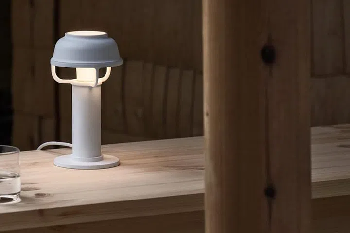 The Artek Kori Lamp creates a warm and almost relaxing atmosphere through soft and diffused light. 