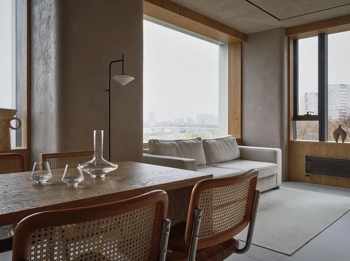 The open concept design keeps things feeling intimate and enhances the cosiness of the home. 