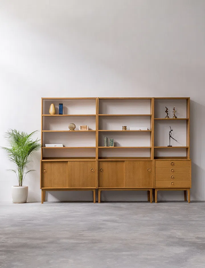 A Danish bookshelf at Noden