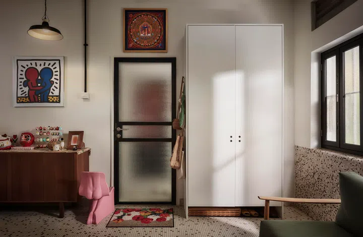 Long-owned pieces shape the living area, including a Keith Haring ‘Best Buddies’ poster first bought in 2002, which continues to mark the couple’s earliest chapter of building a home together.