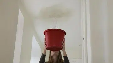 HDB Ceiling Leaking Water: What to do, how to fix, repair costs?