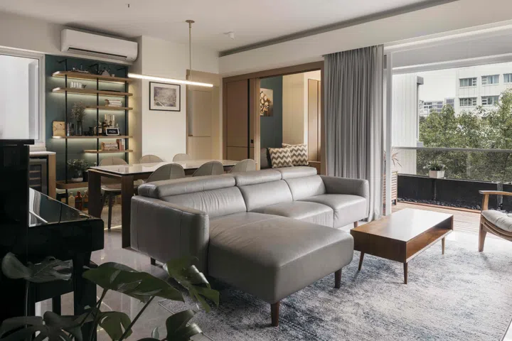 Planned as a single, generous volume, the living and dining areas are organised through clean lines and careful alignment rather than visual clutter.