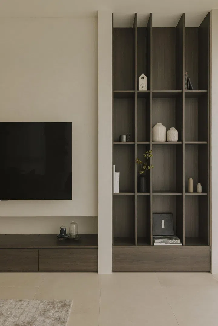 With the client's desire for a more extensive living and dining area and additional storage space in mind, Mok embarked on a journey to craft a design that would seamlessly marry functionality with aesthetics.