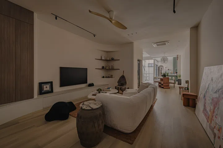 A mix of sculptural furniture keeps the neutral palette in the living room from feeling “flat”.