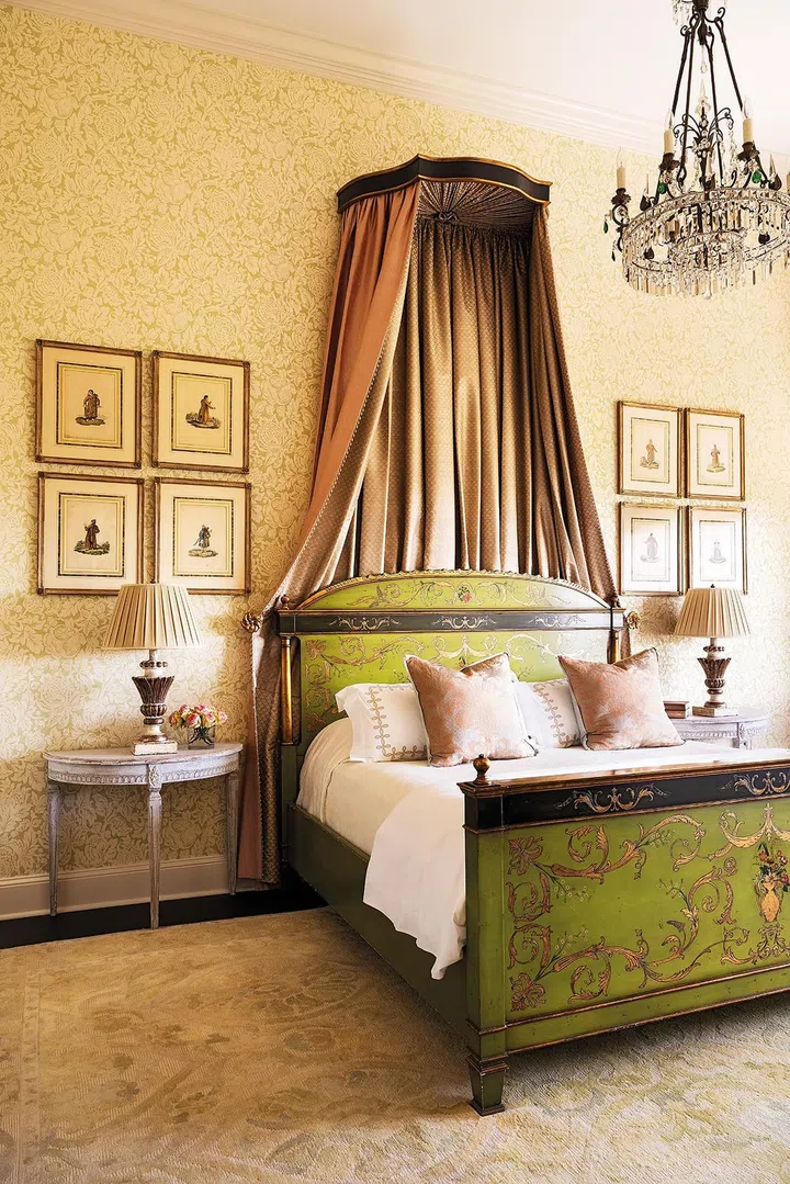 Antique chandelier from 1930s, Lombardy, Italy. Wall covering by Zoffany. Window shade fabric by Holland & Sherry. Bed by Alfonso Marina. Bed linens by Matouk.