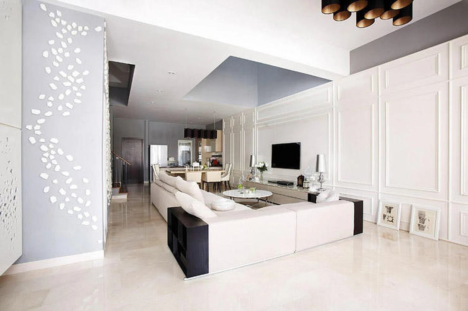 81557-may_2012_distinct_identity_3