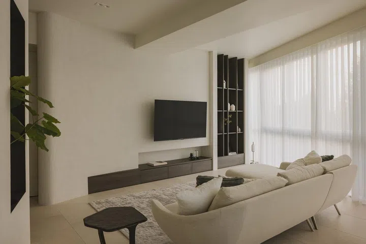 Inspired by the challenge of redefining the home's spatial dynamics, Mok conceived an overarching concept where the combination of the foyer, corridor, living, and dining areas was designed to radiate outwards from this central focal point.