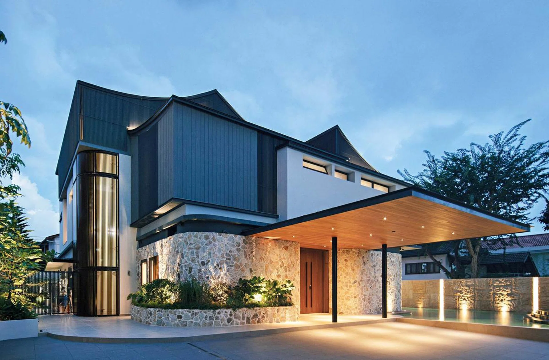 Screens on the
western façade
help to mitigate
heat gain from the
afternoon sun.