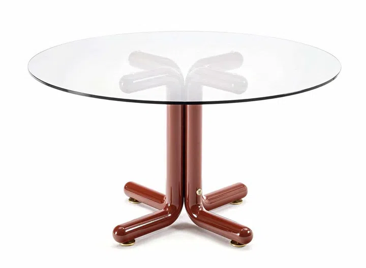 The combination of four C’s make a stylish and stable base for the Tondo table by Essetipi. Customisable as necessary, the table is available with round, oval, or rectangular glass tops of varying dimensions.
