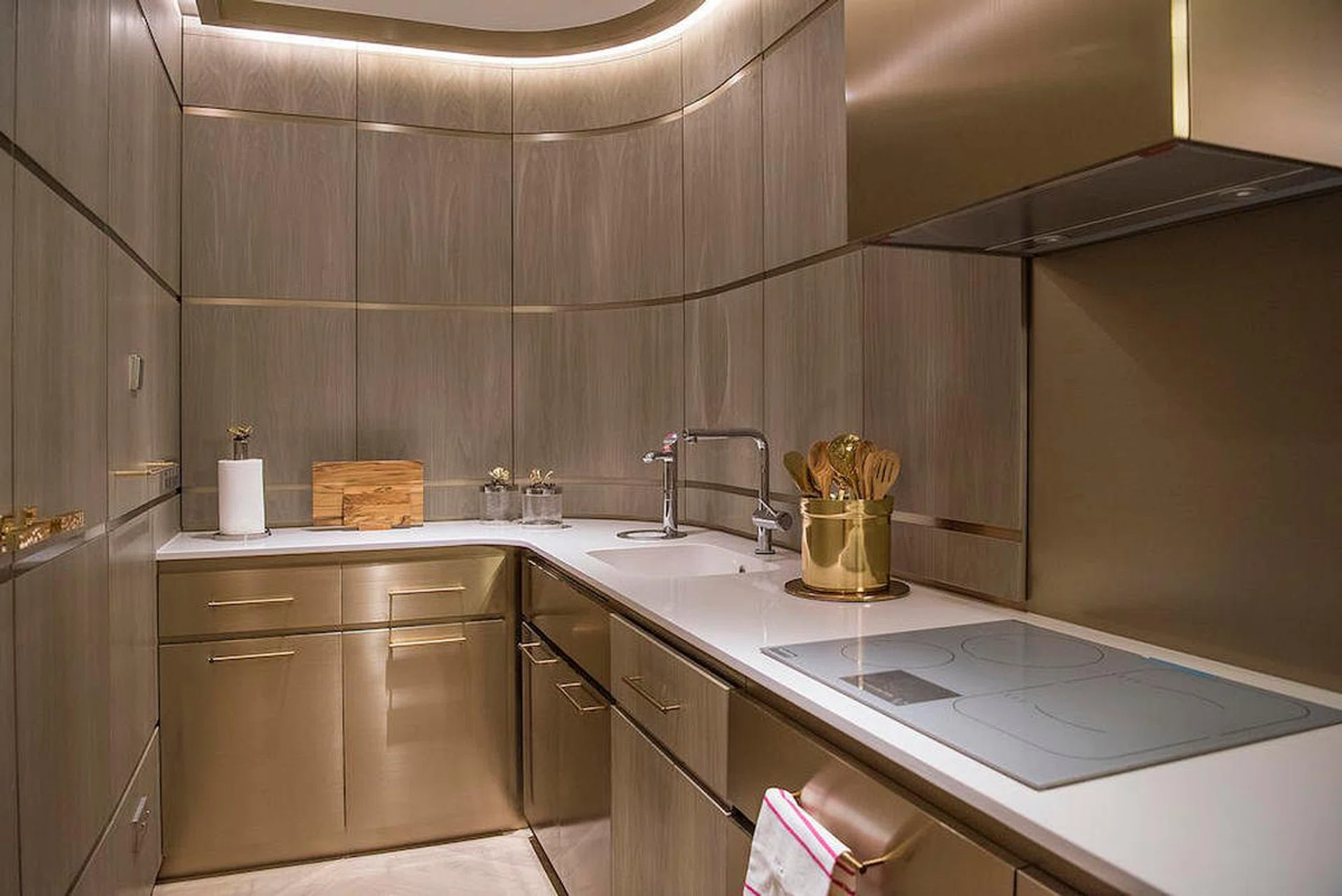 92799-luxurious_kitchen_backsplash_design_intervention