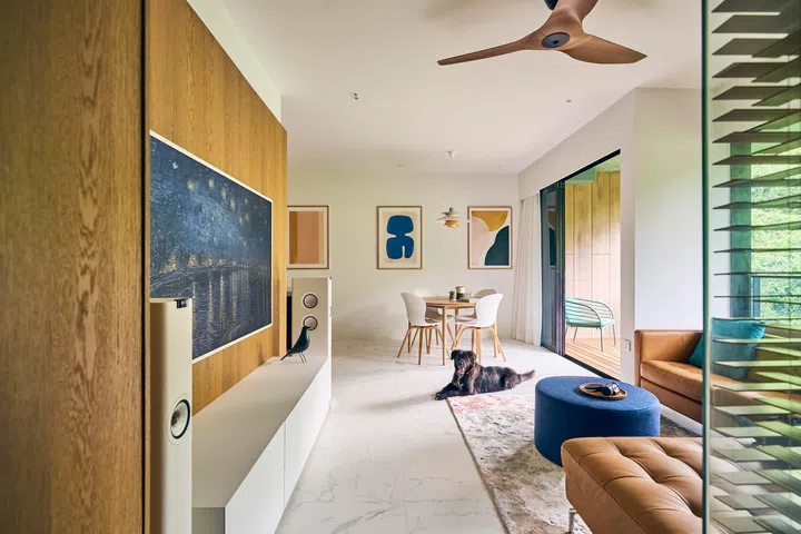 A home that reflects the homeowners’ lifestyle and personalities — open, sociable, and filled with natural light.