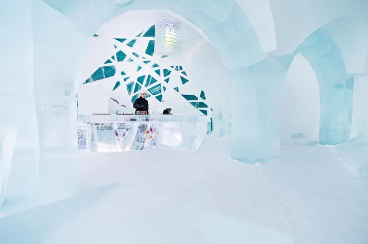 ICEHOTEL, Jukkasjärvi, konstkatalog 2012/2013. ICEBAR BY ICEHOTEL