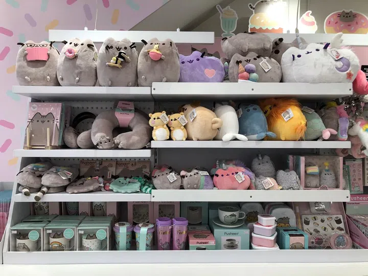 pusheen cafe