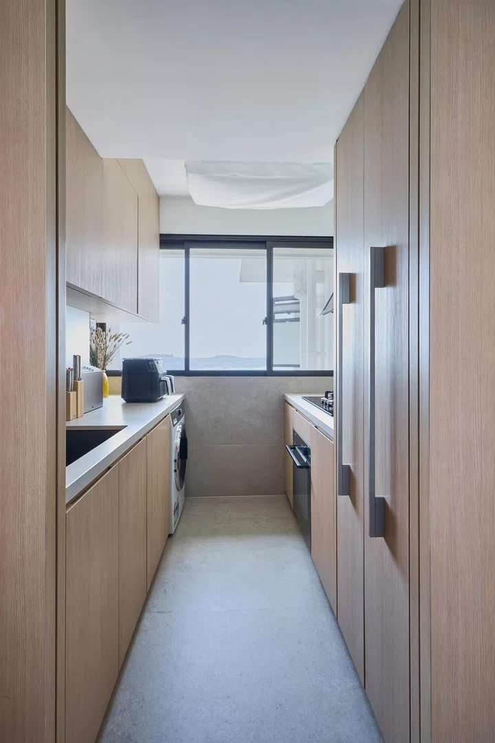 Galley kitchen in a couple’s 4-room BTO (1,001 sq ft) in Punggol.
