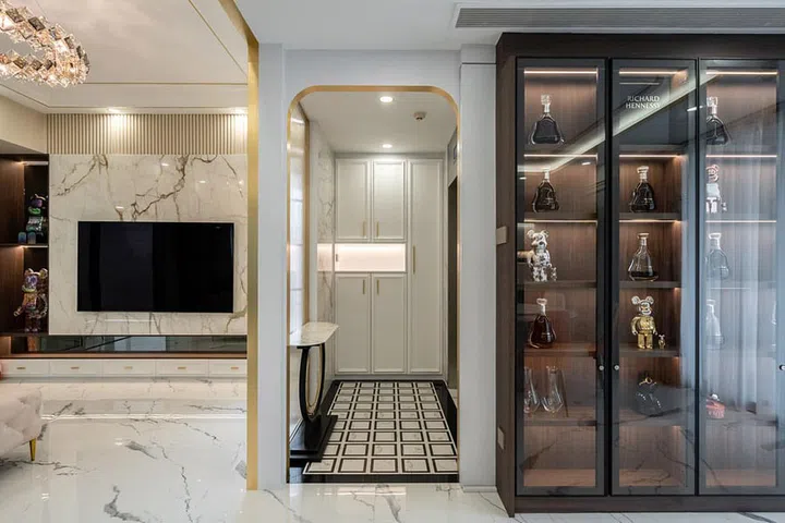 The marble can be found on the feature wall, the living room floor, and the bathrooms. Meanwhile, gold trimmings dotted throughout amp up the glamour and elegance of the home. 