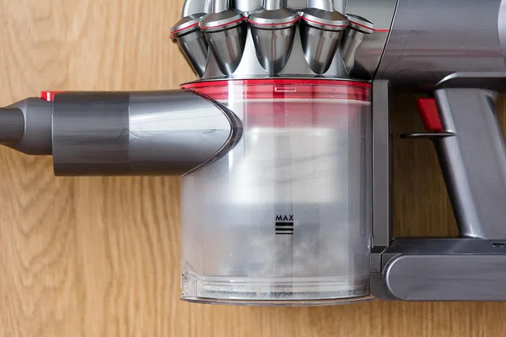 Dyson V8’s suction power is thanks to the V8 digital motor, which spins at up to 110,000 times a minute to suck air and debris in.