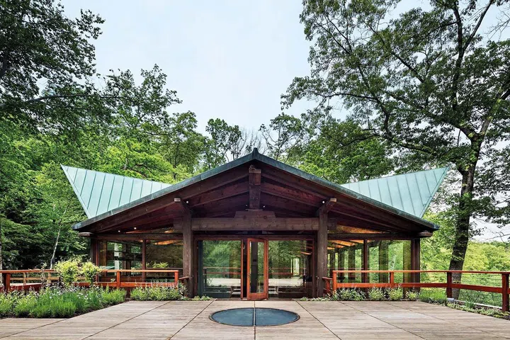 Project: Beckoning Path
Architect:  Barlis Wedlick Architects
Location:  Armonk, NY.