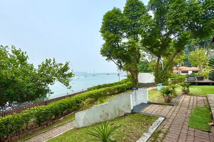 Endless memories are made along this coastal stretch, featuring direct beach access, alfresco movie sessions under the stars, and a grassy slope that turns into an outdoor slide.