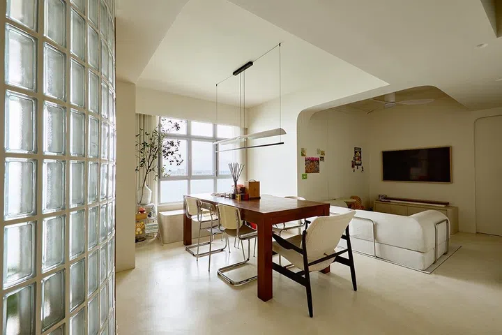 With all non-structural walls removed, the dining and living areas now read as one continuous space, opening up sightlines and letting daylight travel deeper into the home.