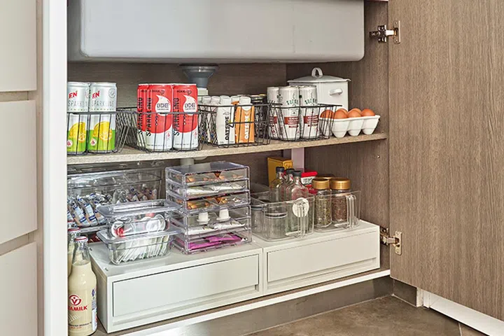 Wire baskets, $2.16 each; Small transparent drawers, $2.16 each, all from Daiso.