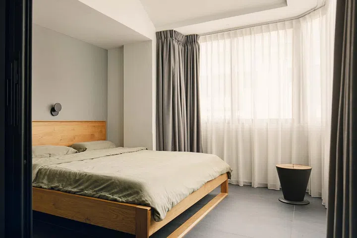 House Tour: $180,000 brutalist renovation for this walk-up apartment along Salam Walk