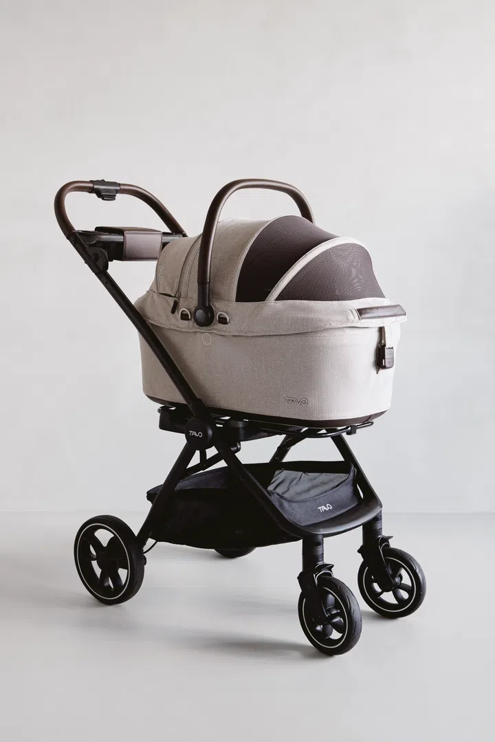 Tavo Maeve + Roscoe pet stroller and car seat retails at $1,298 in Singapore.