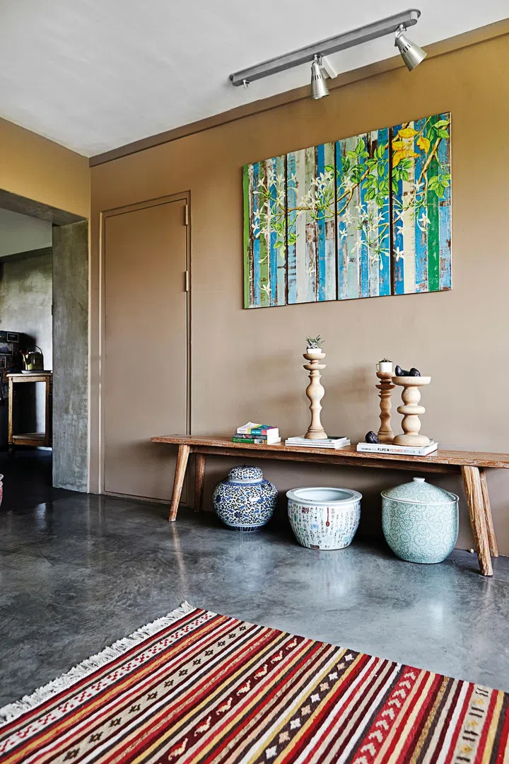 The many raw wood furnishings from Bali and Bangkok give the home a Balinese look and feel.