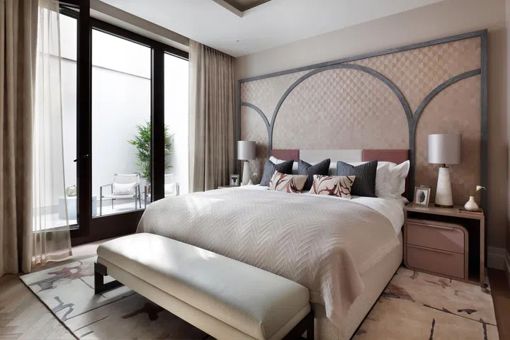 House Tour: A floral-inspired three-bed duplex apartment in Belgravia ...