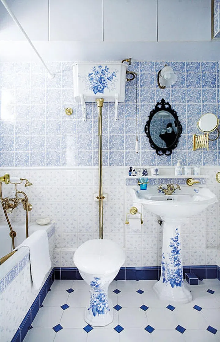 The homeowner of this four-room HDB flat in Sengkang is an assistant Chinese art gallery manager. His bathrooms are inspired by Olden English Country decor style.