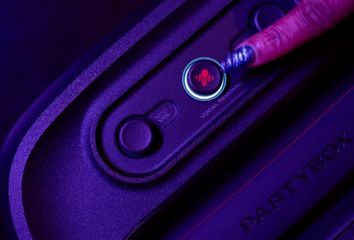JBL’s real-time AI-powered Vocal Removal technology on the JBL PartyBox Encore 2 Plus.