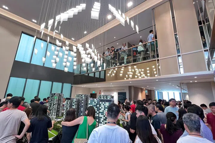 位于罗弄泉的鑫丰瑞府私宅项目星期四（10月31日）首日开放预览时展厅的情形。（鑫丰集团提供照片）